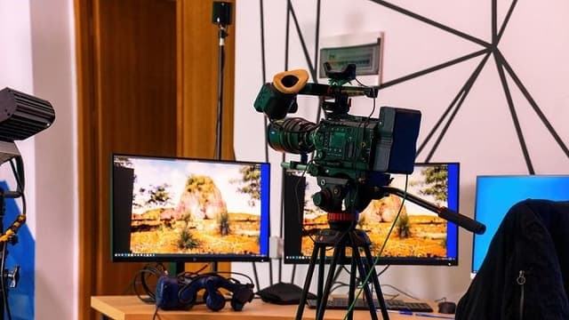 Between the Breakthrough and Rumor of Bankruptcy: Net TV
